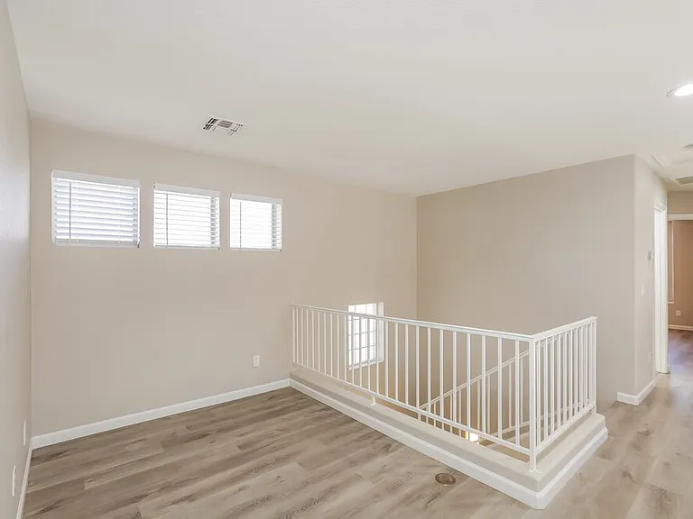 763 E Whitten St — Photo 9