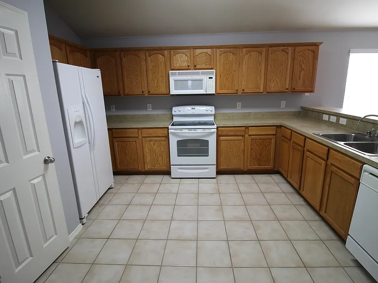 4188 Cherry Ridge Dr — Photo 15