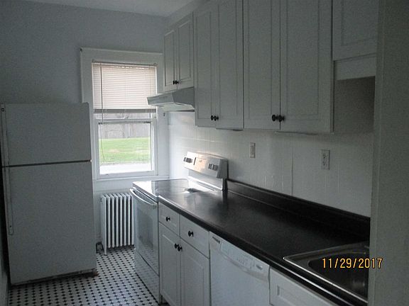 5th image of 22 W Market St