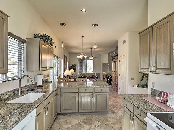 Unit A-KING Suite, Kitchen view