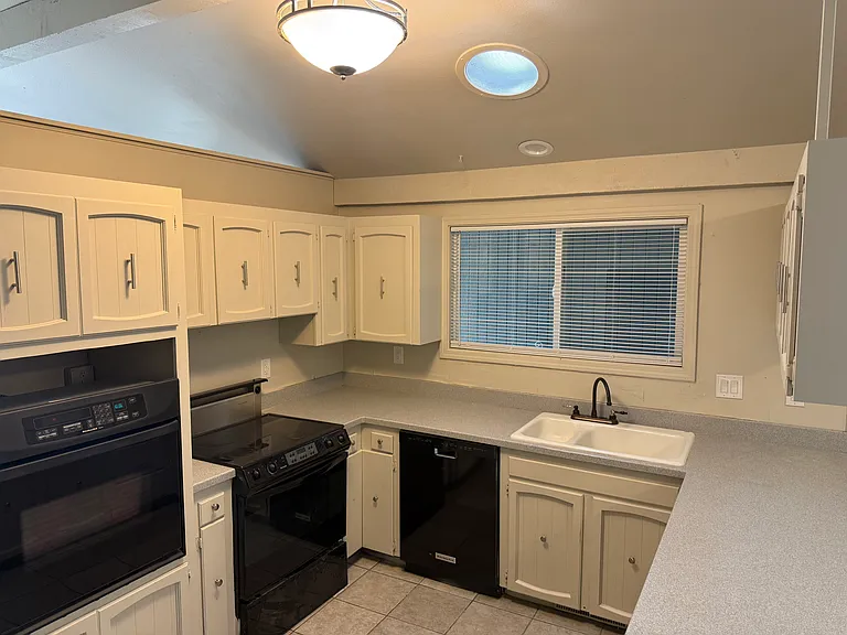 7885 NW Ridgewood Dr — Photo 5