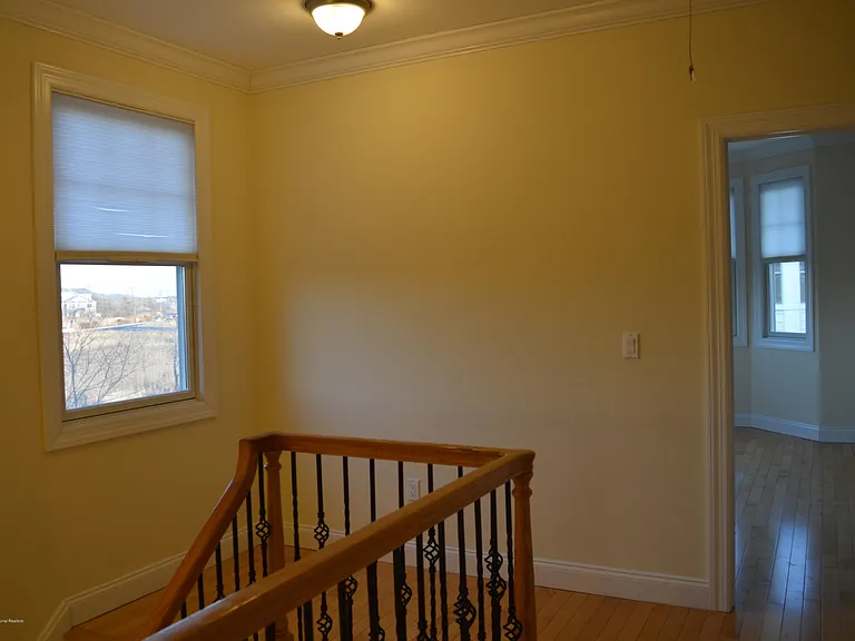 606 Park Ave — Photo 33