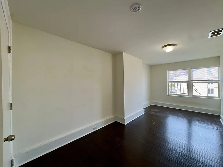 1212 Saint Paul St — Photo 4