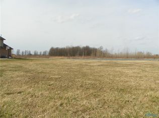 2116 Pinehurst Trl, Fremont, OH 43420