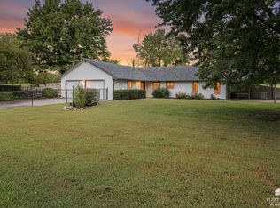 2700 Meadowlark Dr, Milford, KS 66514