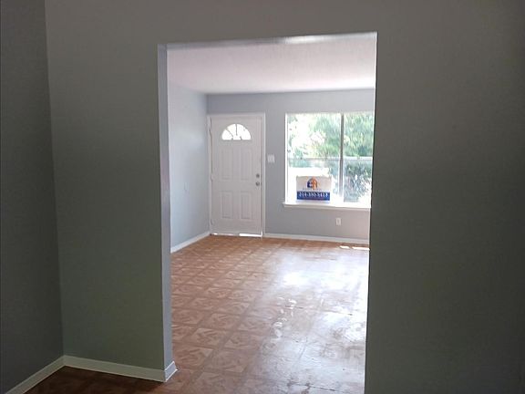 4th image of 903 S Murray St
