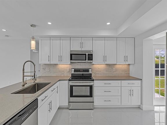 4th image of 1325 NE 13th Avenue