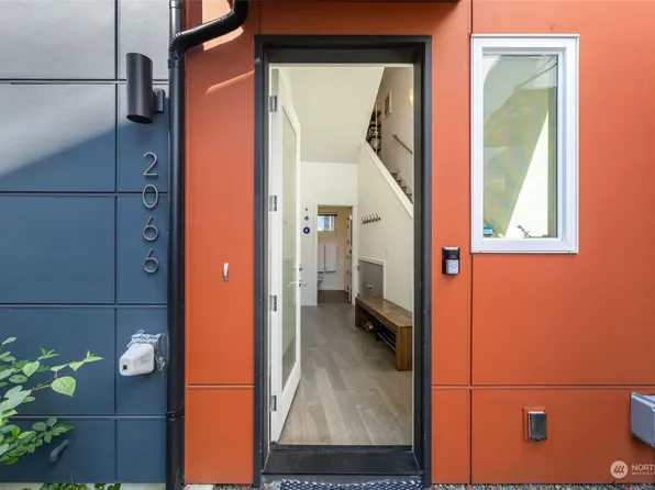 2066 SW Charlestown Street, Seattle, WA 98106