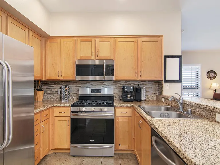 450 J St #4291 — Photo 11