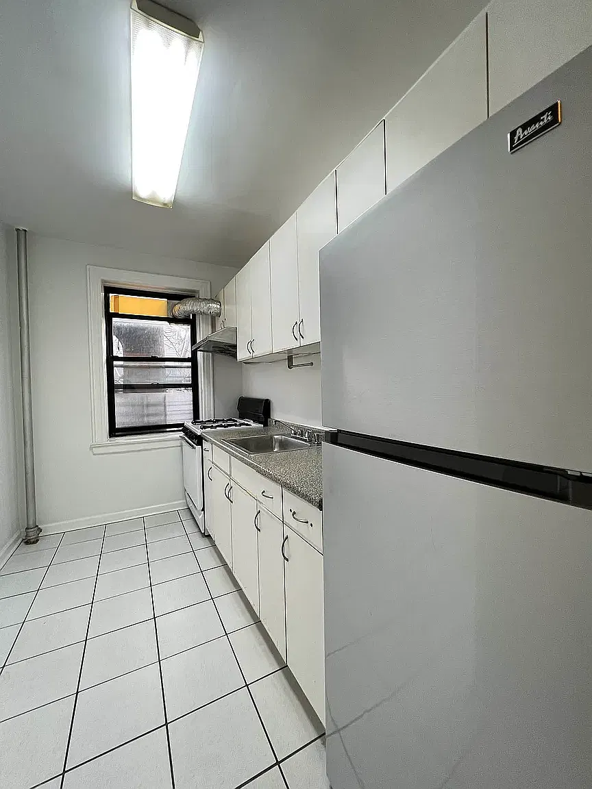 61-40 Saunders Street — Photo 4