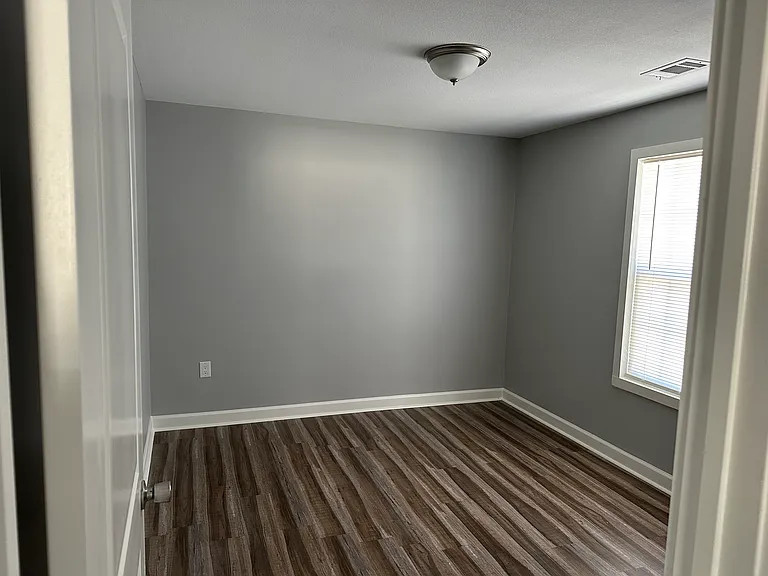 1119 Biltmore St — Photo 13