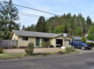2260 Fir St, North Bend, OR 97459