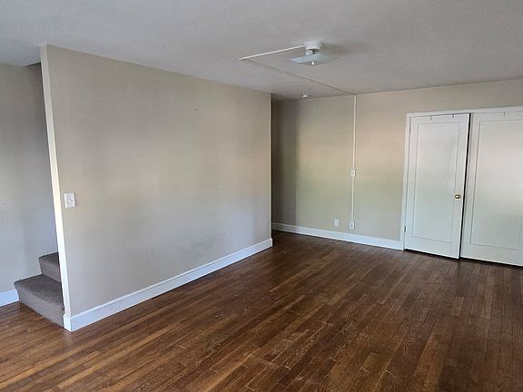 3rd image of 905 E 200 S #10