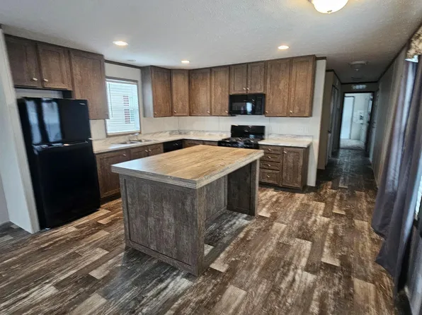 370 Dogwood Ter, Lewis Center, OH 43035