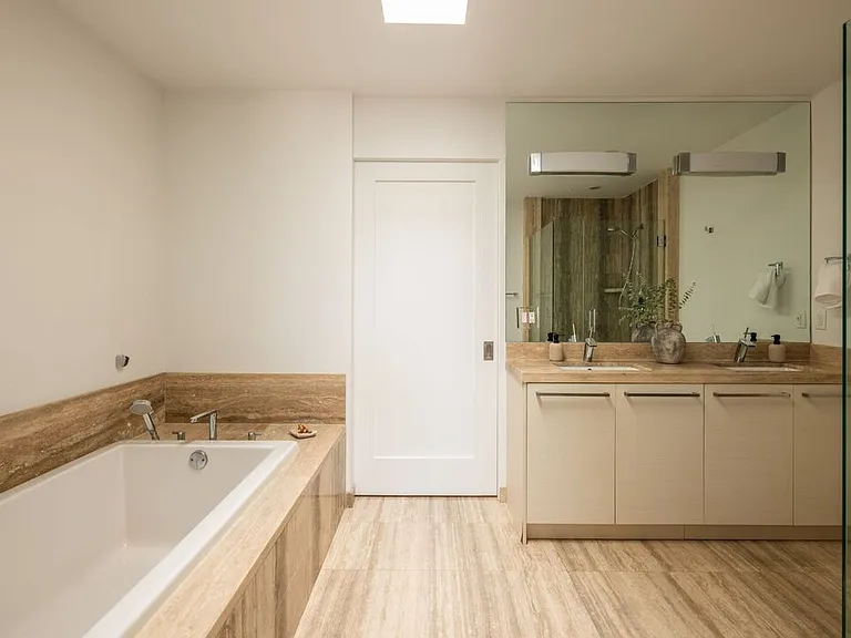 855 N Croft Ave #Penthouse 4 — Photo 26