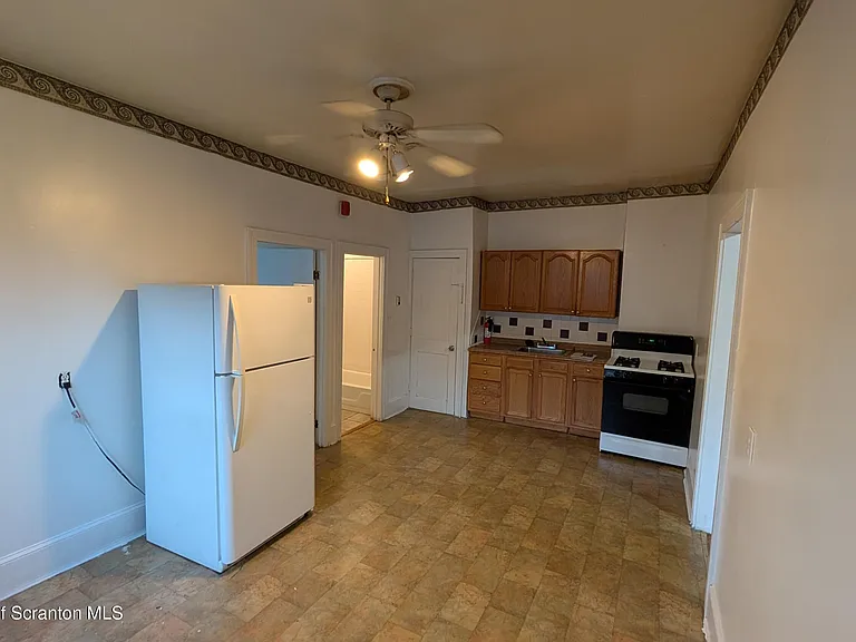 914 W Lackawanna Ave #6 — Photo 2