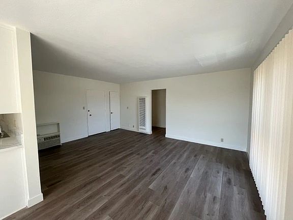 5th image of 715 E Providencia Ave