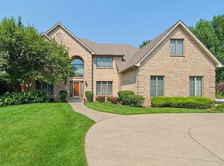 6700 Dicosola Ct, Darien, IL 60561