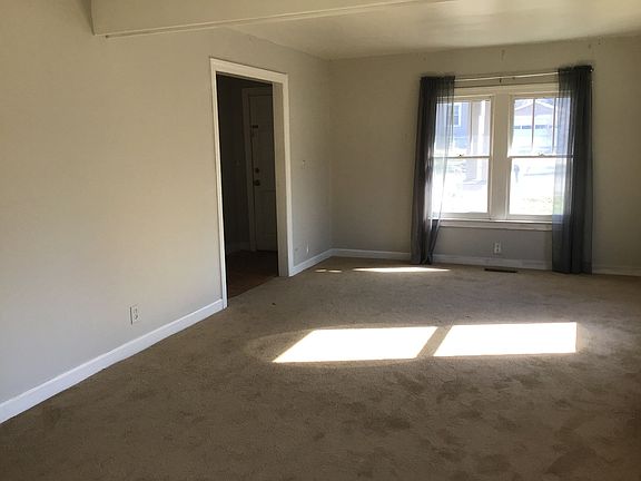 4th image of 2125 Sadler Ave