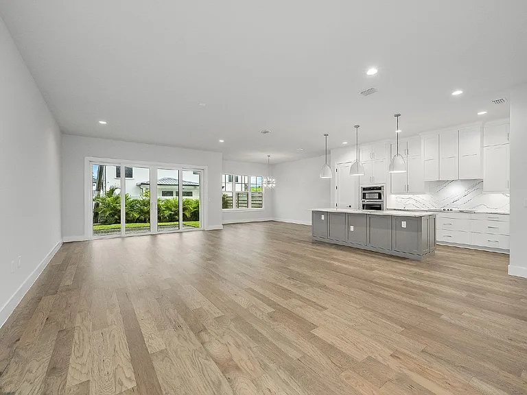 111 Watson Dr — Photo 11