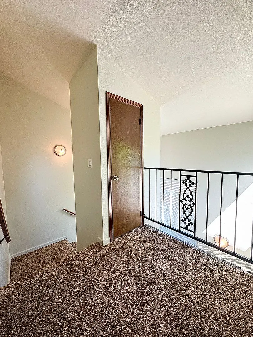 Building Photo - 225 Ridgetop Dr #216