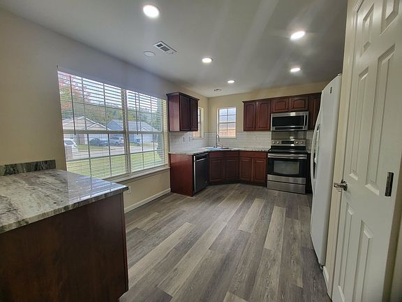 5th image of 41 Cheryl Cir