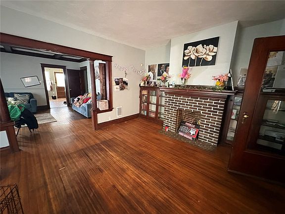 4th image of 48-50 Clay Ave