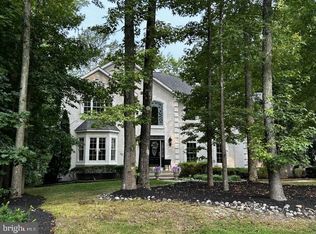 2 Oak Ridge Ln, Sewell, NJ 08080