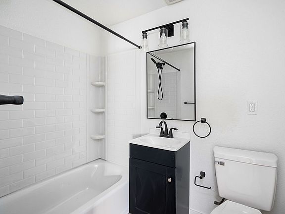 5th image of 2526 N Clay St APT 3