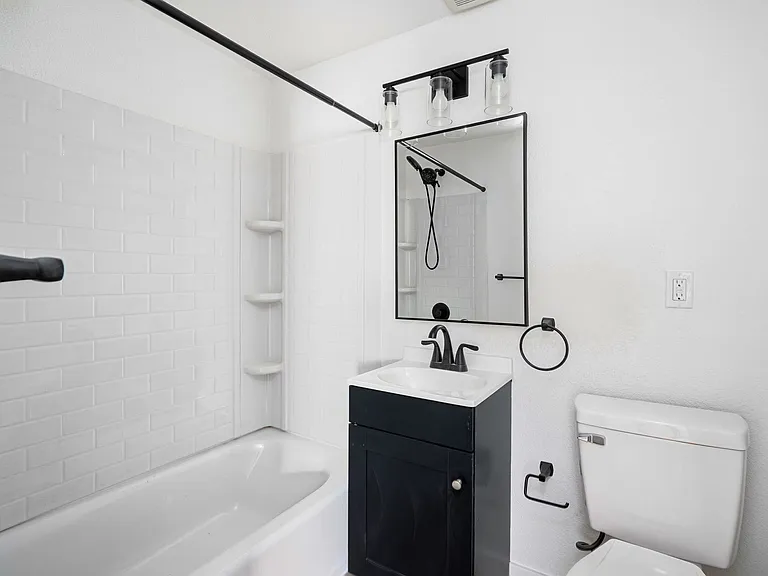 2526 N Clay St #3 — Photo 5
