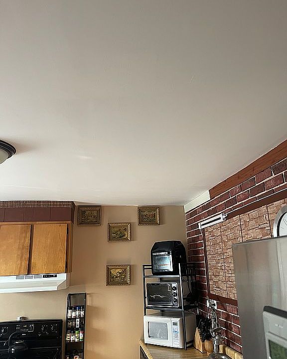 2nd image of 305 Ward St