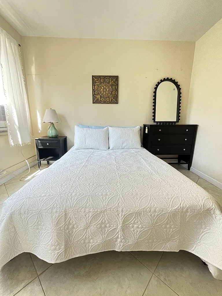 Building Photo - 1627 Ala Wai Blvd #202