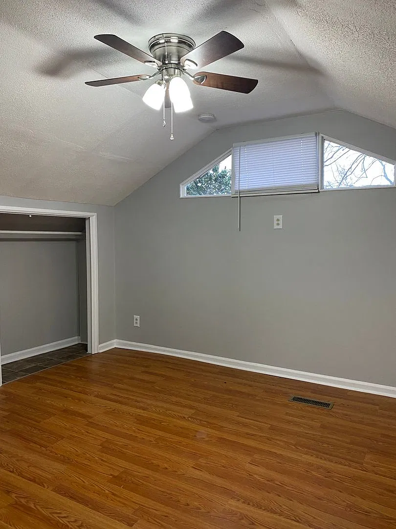 445 Greenwood Ave — Photo 4