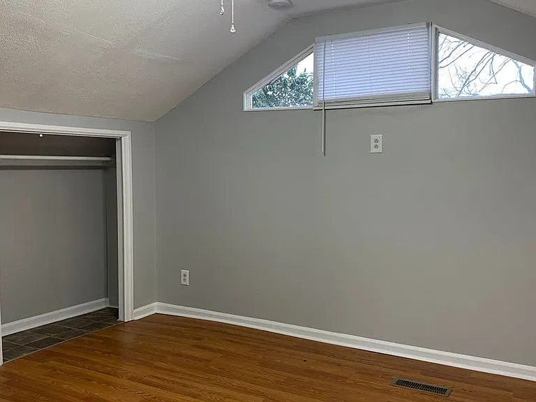 445 Greenwood Ave — Photo 4