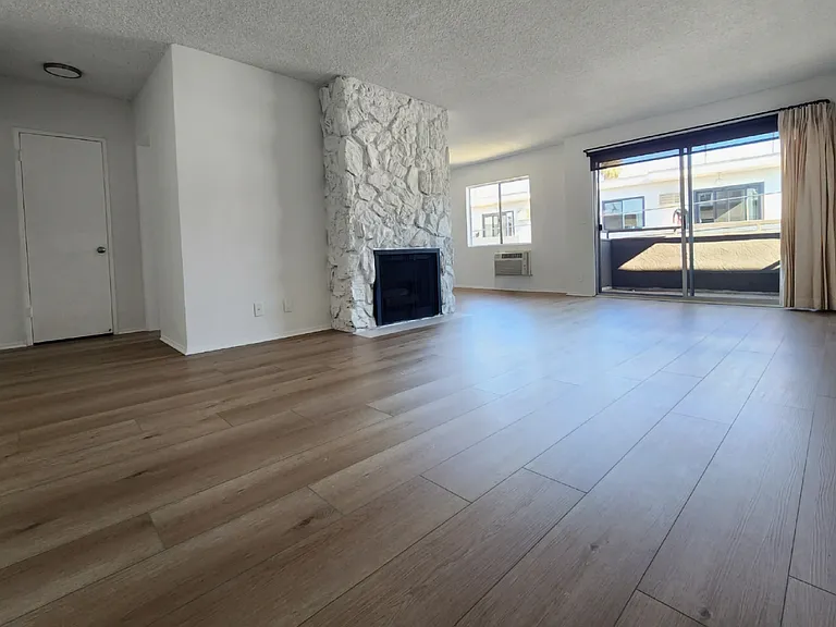 1310 Wellesley Ave — Photo 18