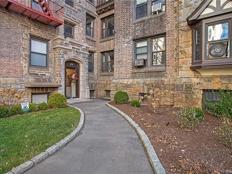 254 Martine Ave #1C — Photo 1