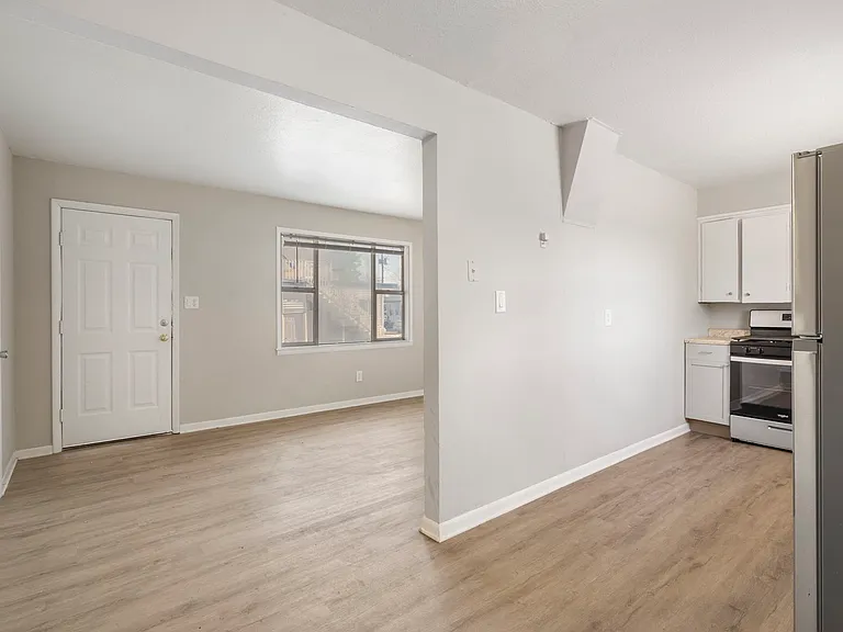 420 W Normal St — Photo 10