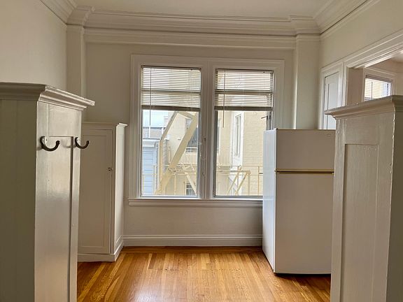 5th image of 2330 Larkin St #33