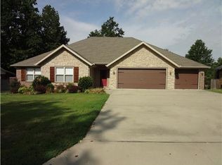 712 Chateau Dr, Rogers, AR 72758