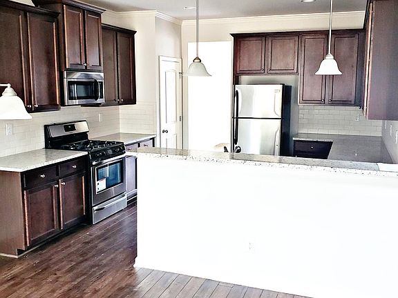4th image of 2295 Overlook Ave