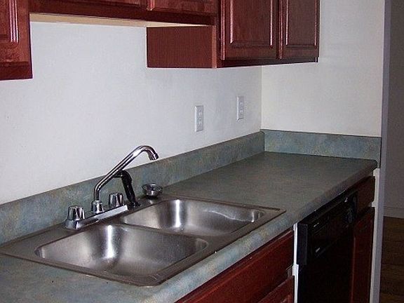 4th image of 211 N Foushee St #102