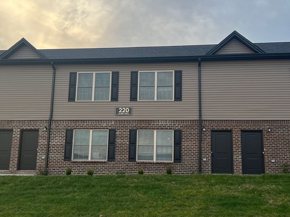 1st image of 220 Calumet Dr