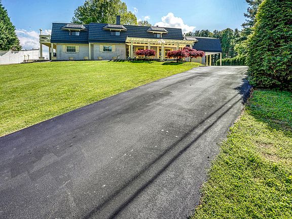 3rd image of 320 Poplar Hill Ln