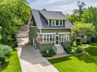 907 N Main St, Wheaton, IL 60187