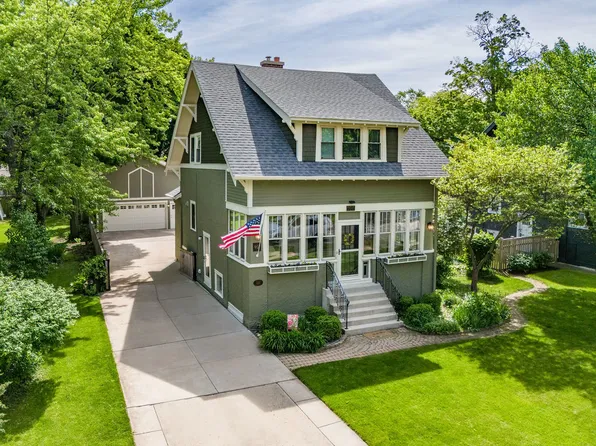 907 N Main St, Wheaton, IL 60187
