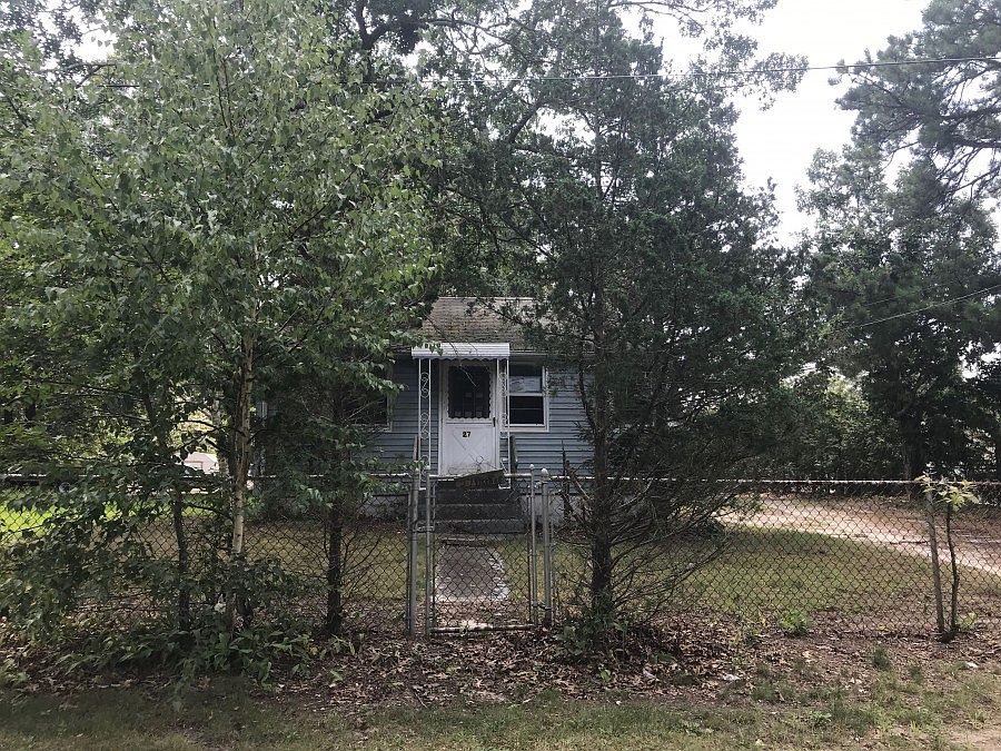 1st image of 27 Deck St