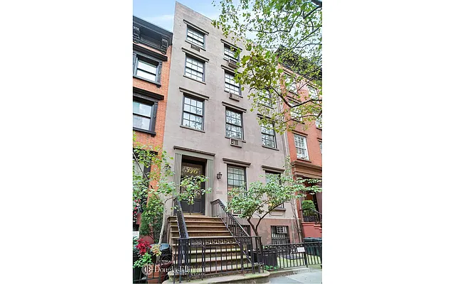 Sold by Douglas Elliman | media 23