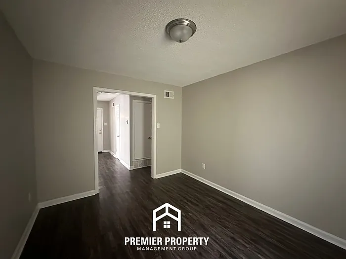 2105 Woodfield Park Rd — Photo 4