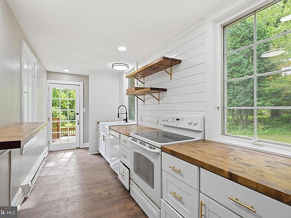 2nd image of 4066 Hollow Rd