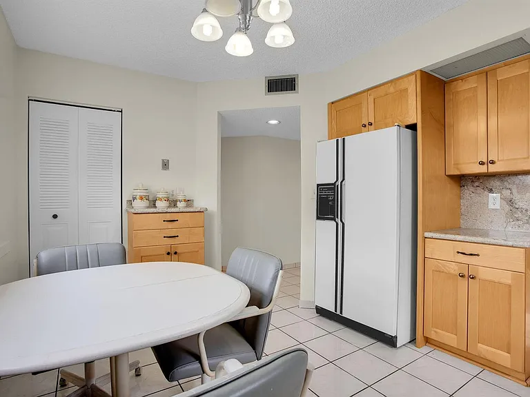 1605 Abaco Dr #M4 — Photo 4